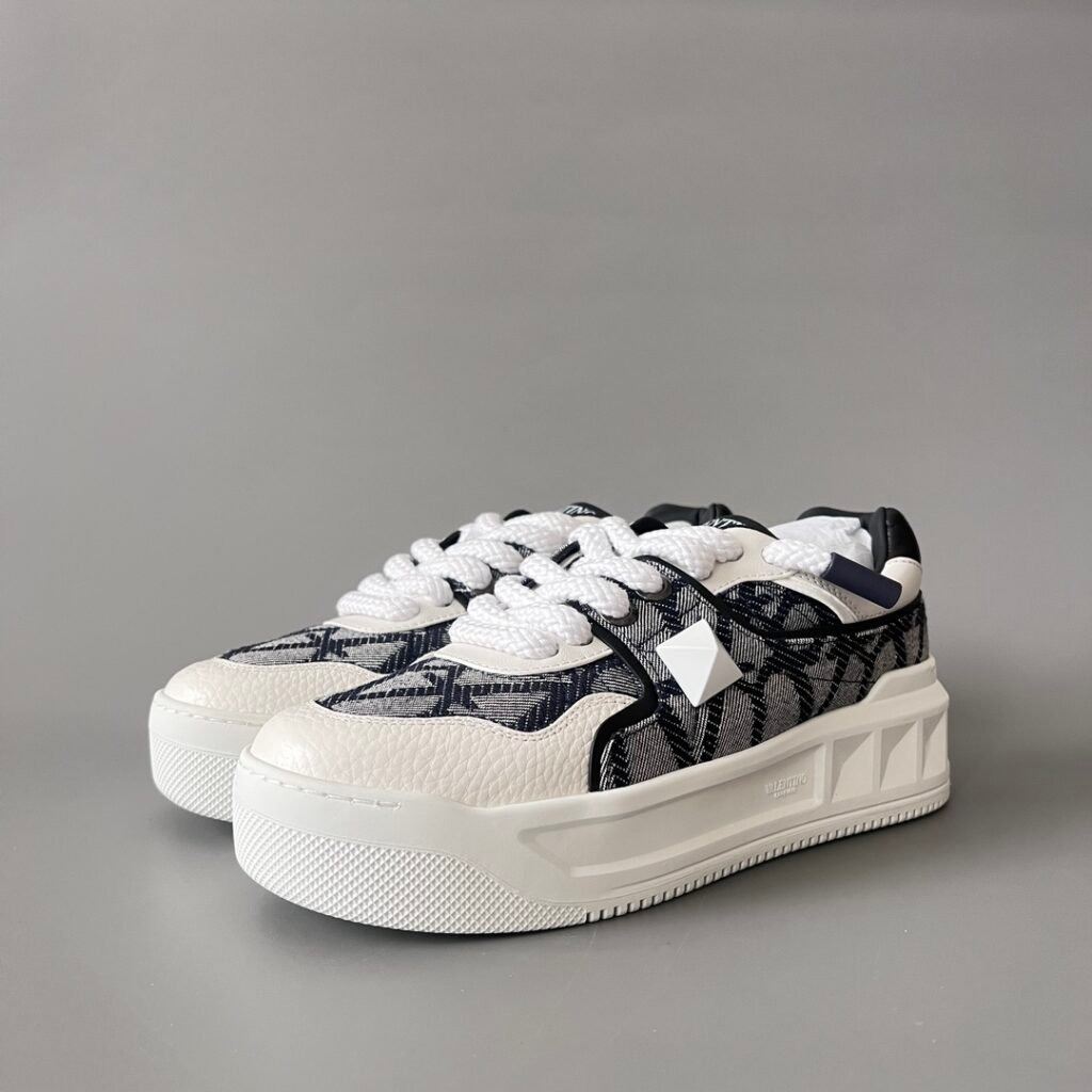 AuroraCustom Valentino GARAVANI Round-Toe Lace-Up Low-Top Sneakers (Premium Unisex Monogram Jacquard Fabric & Leather Mixed-Material Platform Court Edition)