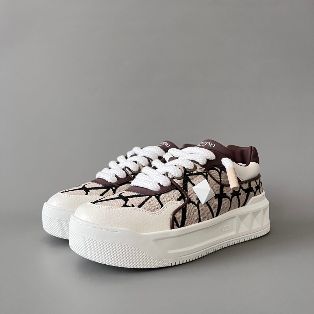 AuroraCustom Valentino GARAVANI Round-Toe Lace-Up Low-Top Sneakers (Premium Unisex Monogram Jacquard Fabric & Leather Mixed-Material Platform Court Edition)
