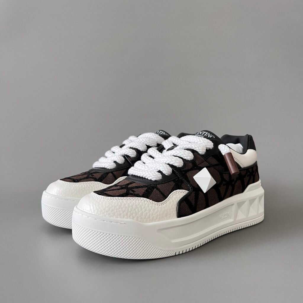 AuroraCustom Valentino GARAVANI Round-Toe Lace-Up Low-Top Sneakers (Premium Unisex Monogram Jacquard Fabric & Leather Mixed-Material Platform Court Edition)