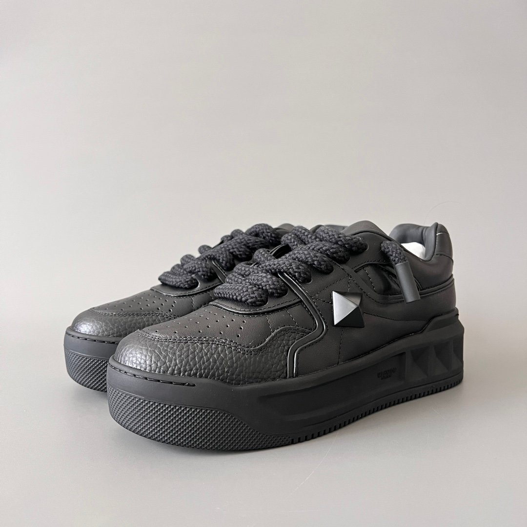 AuroraCustom Valentino GARAVANI Round-Toe Lace-Up Low-Top Sneakers (Premium Unisex Triple Black Full Leather Platform Court Edition)