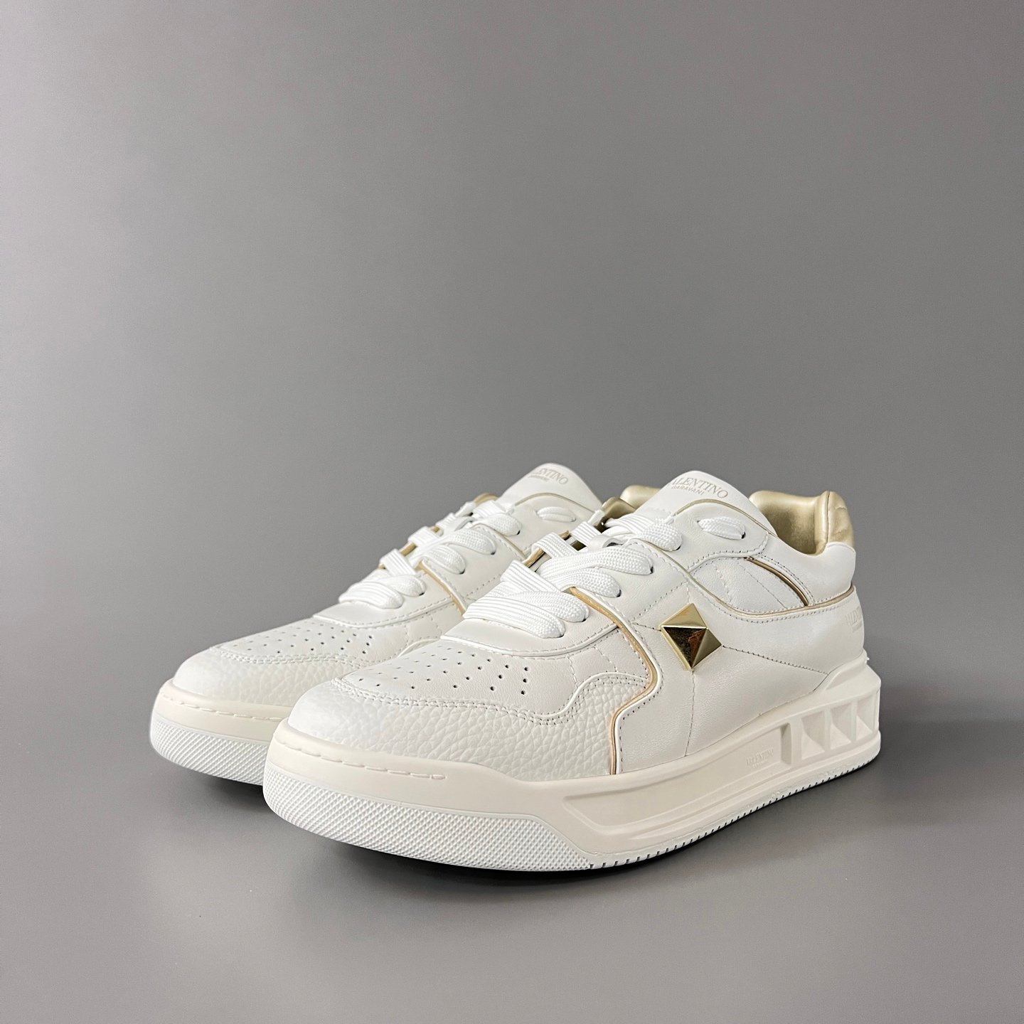 AuroraCustom Valentino GARAVANI Round-Toe Lace-Up Low-Top Sneakers (Premium Unisex White & Metallic Gold Full Leather Platform Court Edition)
