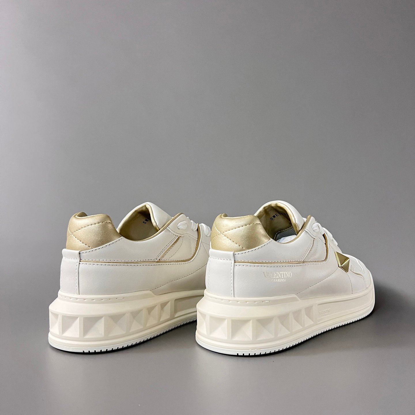 AuroraCustom Valentino GARAVANI Round-Toe Lace-Up Low-Top Sneakers (Premium Unisex White & Metallic Gold Full Leather Platform Court Edition) - Image 4
