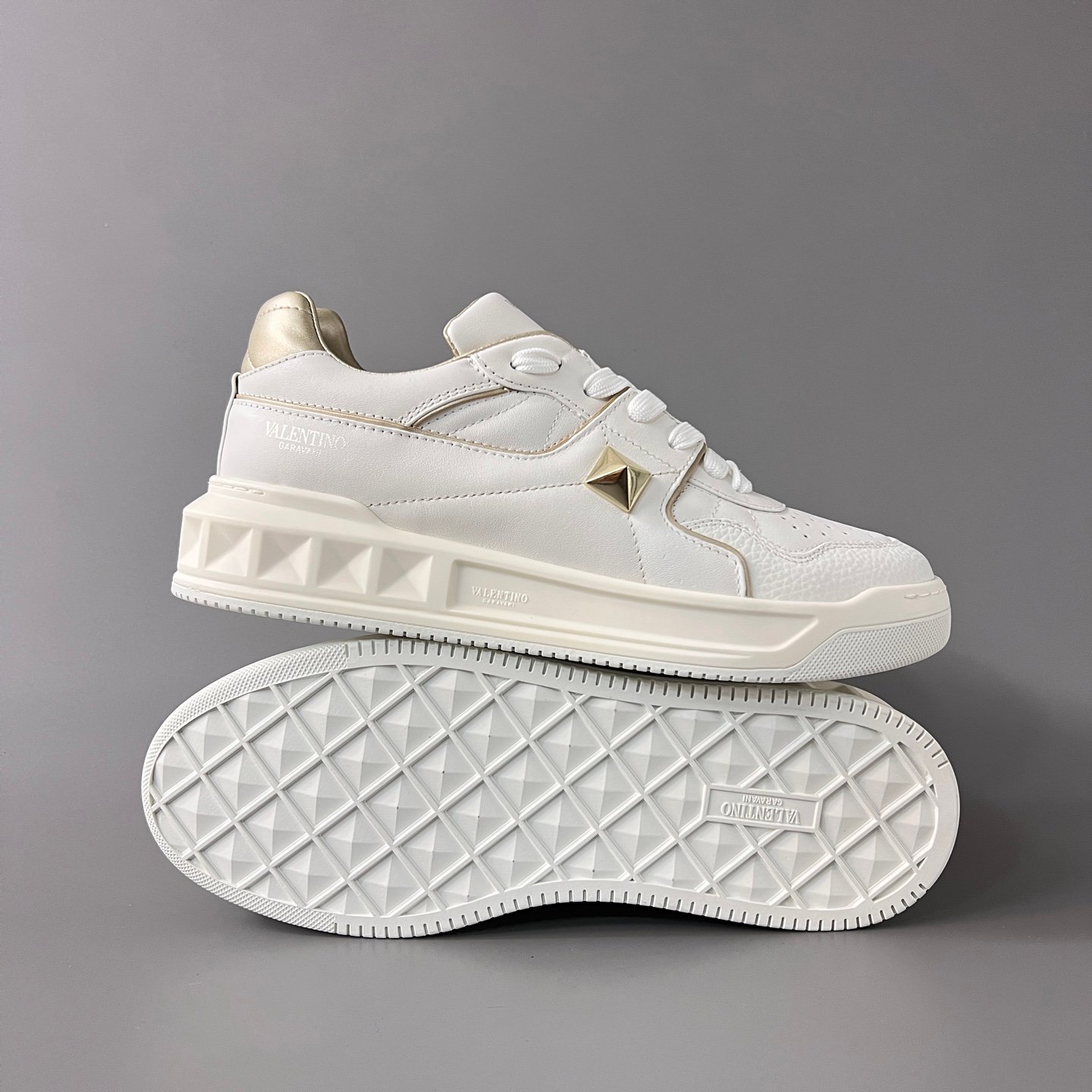 AuroraCustom Valentino GARAVANI Round-Toe Lace-Up Low-Top Sneakers (Premium Unisex White & Metallic Gold Full Leather Platform Court Edition) - Image 6