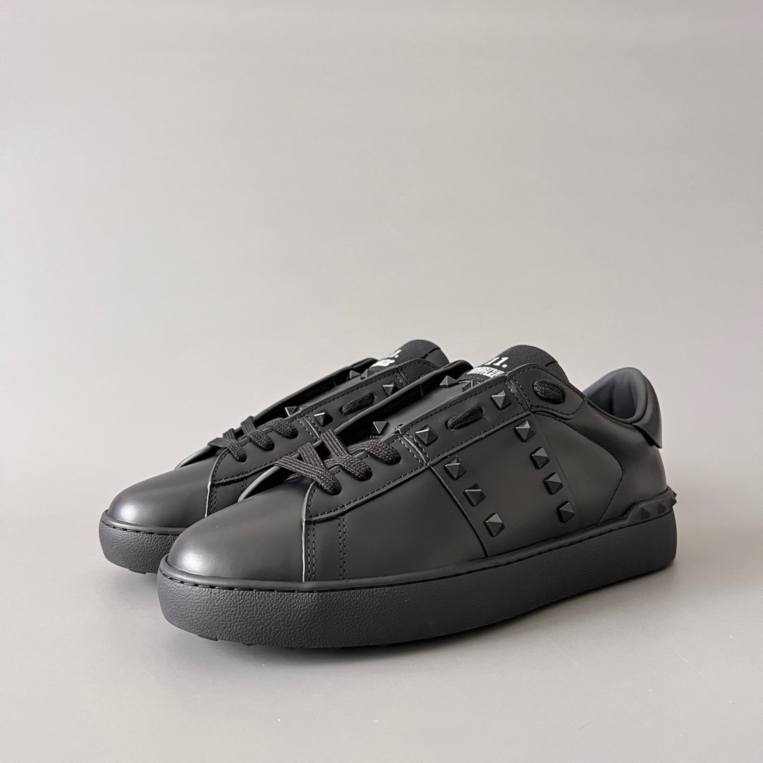 AuroraCustom Valentino Rockstud Untitled Lace-Up Round-Toe Casual Sneakers (Premium Unisex Wabi-Sabi Aesthetic Triple Black Leather Studded Court Edition)