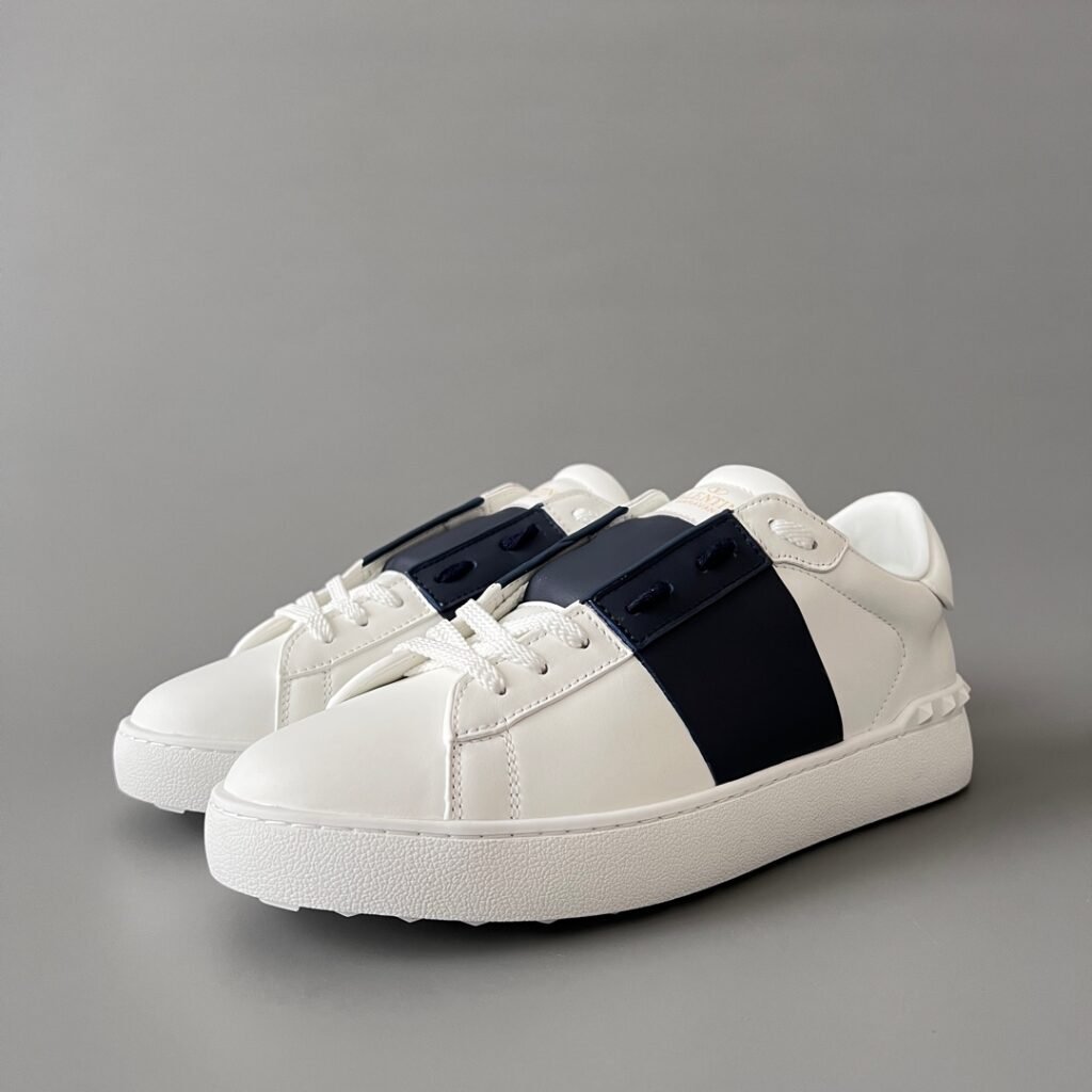 AuroraCustom Valentino Rockstud Untitled Lace-Up Round-Toe Casual Sneakers (Premium Unisex Wabi-Sabi Aesthetic White & Navy Blue Leather Court Edition)