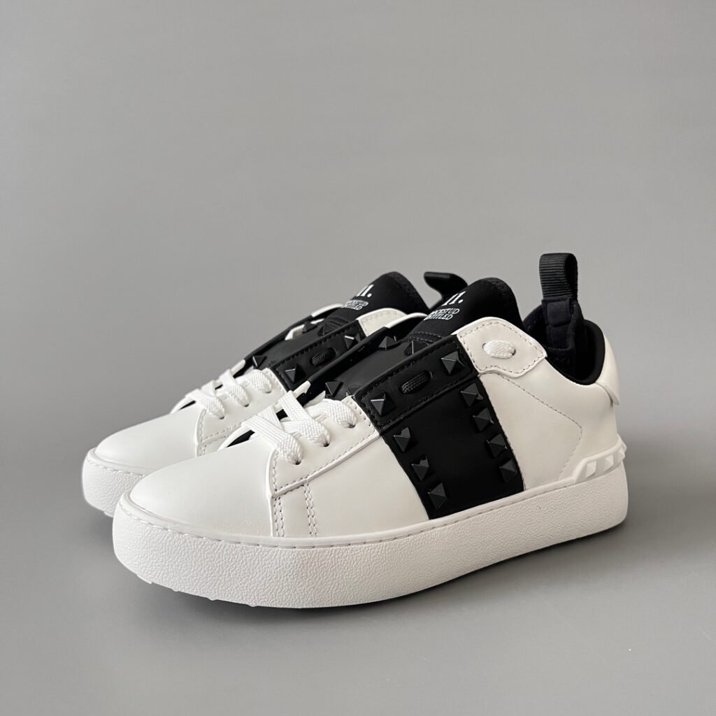 AuroraCustom Valentino Rockstud Untitled Lace-Up Round-Toe Casual Sneakers (Premium Unisex Wabi-Sabi Aesthetic White & Black Leather Black Studded Heel Pull Edition)