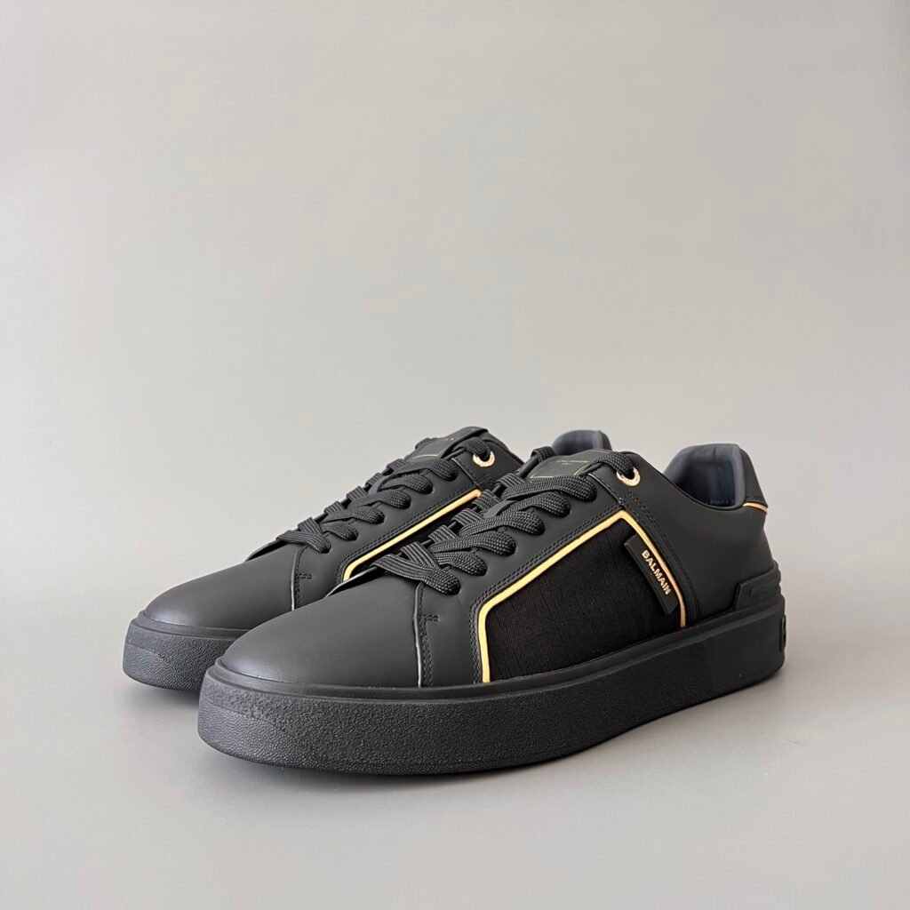 AuroraCustom BALMAIN B-Court Graphic Trim Low-Top Platform Board Shoes (Premium Men's Black Calfskin & Gold Accent Monochromatic Black TPU Outsole Luxury Edition)