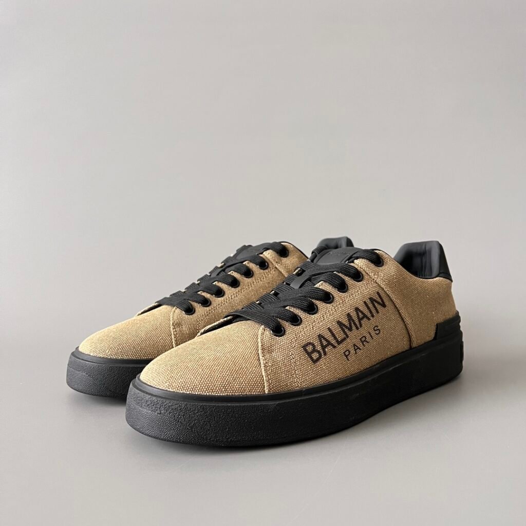 AuroraCustom BALMAIN B-Court Text Printed Canvas Low-Top Platform Board Shoes (Premium Men's Khaki Woven Fabric & Dark Calfskin Trim Solid Black TPU Outsole Luxury Edition)